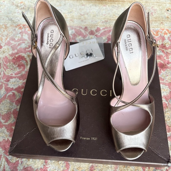 Gucci Women's Gold Peep Toe Heels Size 38 - Picture 4 of 10